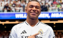 Mbappe, 80 bini aşkın taraftarın önünde sözleşme imzaladı