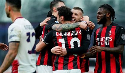 Milan, Crotone engelini 4 golle geçti