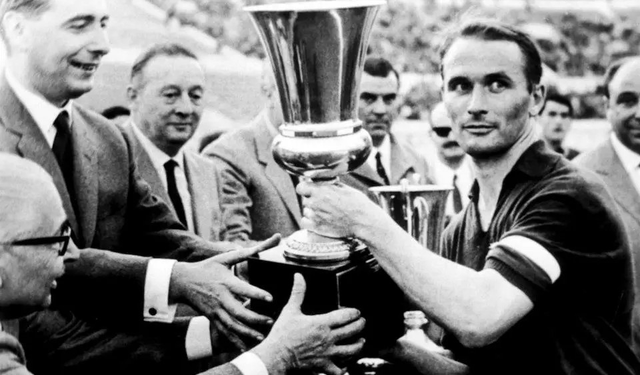 1958 Dünya Kupası finalinde oynayan son futbolcuya veda