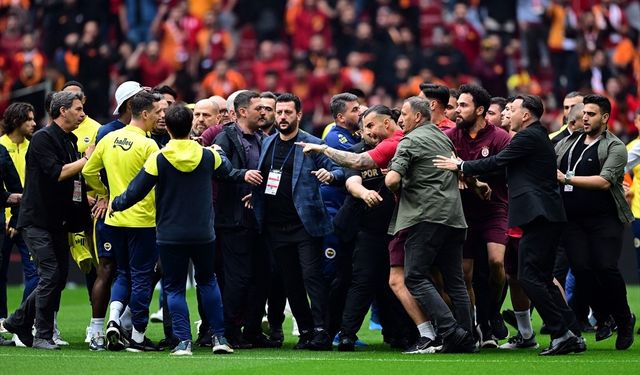 Derbi öncesi futbolcular arasında gerginlik çıktı