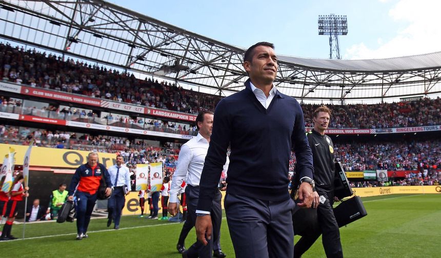 Beşiktaş'ın yeni teknik direktörü Giovanni van Bronckhorst oldu