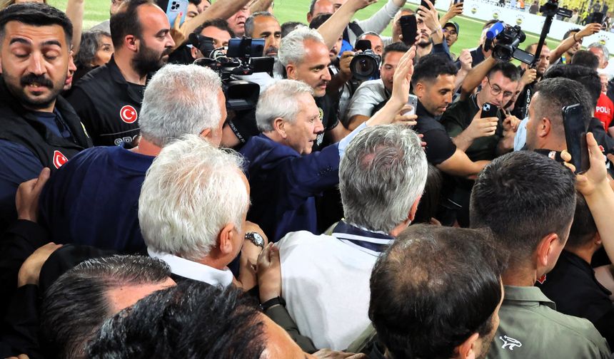 Aziz Yıldırım 8 yıl sonra yeniden Fenerbahçe başkanı